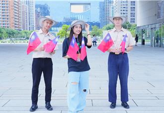 台中國慶升旗典禮揭亮點！72位城市英雄展護巨幅國旗