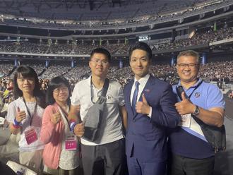 惊喜介绍空特伞兵秦良丰 蒋万安盛讚韧性如国家屹立百年