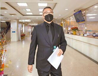 朱學恒認強吻 仍延長限制出境