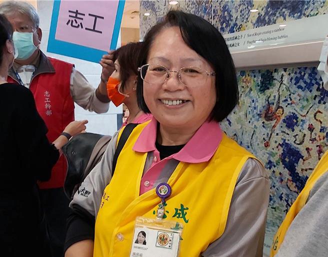 投身醫院志工15年的黃秋芳。（黃秋芳提供／洪榮志台南傳真）