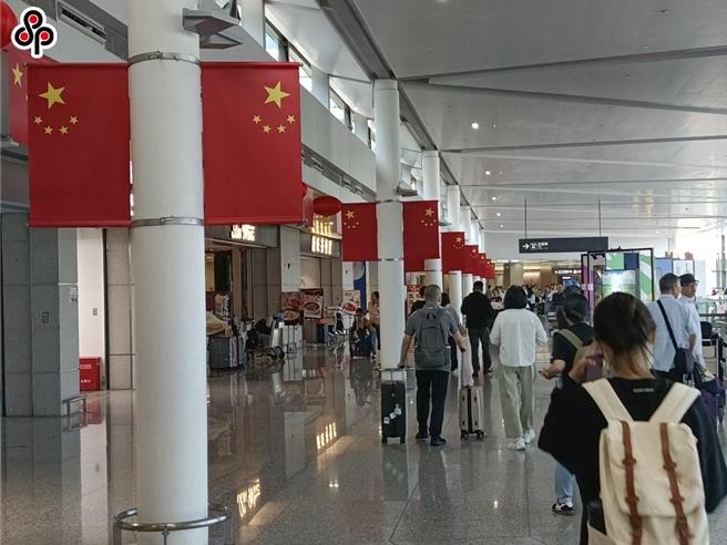 圖為大陸十一假期間的上海虹橋國際機場。（朱紹聖攝）