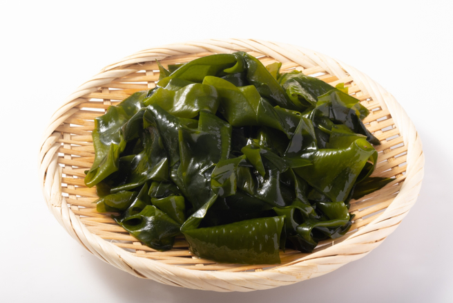 看似平凡无奇的海带芽，实际上能为健康带来诸多好处。（示意图：shutterstock／达志）