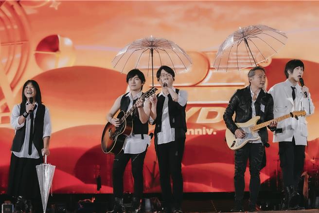 五月天近日在成都举办4场「回到那一天」25周年巡迴演唱会。（相信音乐提供）