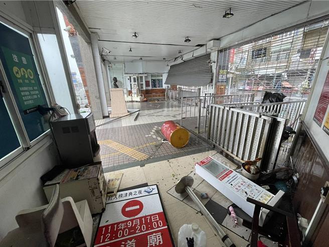 旗鼓渡深夜停航遭旗津居民抱怨淪「二等公民」，船公司回應說多處設備受損，需要時間復原。（高雄市輪船公司提供／任義宇高雄傳真）