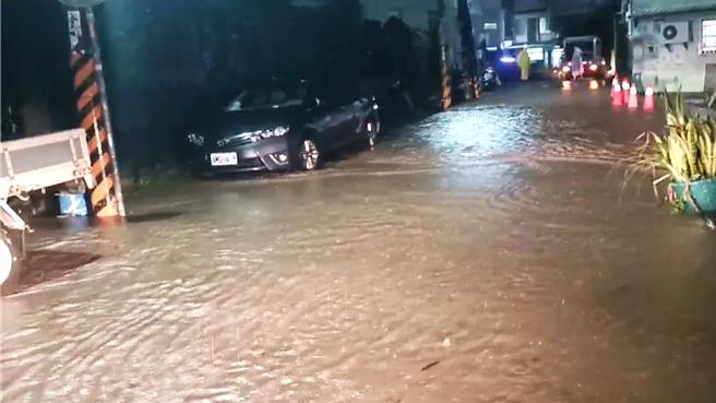 台东县政府加码「财损救助金」，大型家俱、电器等用品财物损失3000元以上即可申请。（萧嘉蕙摄）