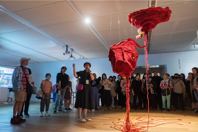 高美館《珍珠－南方視野的女性藝術》開展覽，即日起至2025年3月16日在高美館3樓展出。（高美館提供／任義宇高雄傳真）