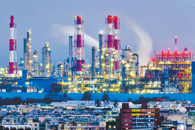 碳費審議委員會將登場，工總提「3大建言」 ，籲費率不宜過高。 (資料照／洪凱音台北傳真)