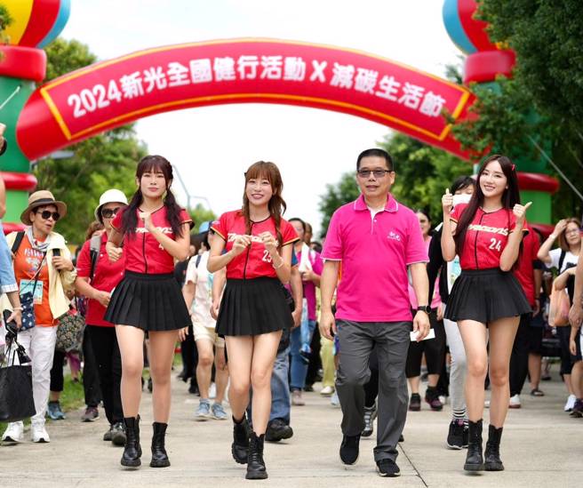 新光全國健行活動x減碳生活節台中場5日於台中中央公園熱鬧登場。(主辦單位提供)