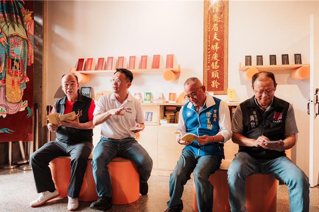 桃园市龙潭区龙元宫建庙200周年系列活动，将设计导入传统场域纪录龙元宫人神共创的痕迹，5日举办成果发表。（桃市府新闻处提供／廖姮玥桃园传真）