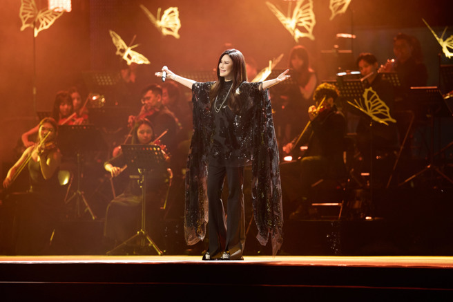 江蕙国庆晚会登场，身上礼服暗藏满满巧思。（图／台北市观传局提供）