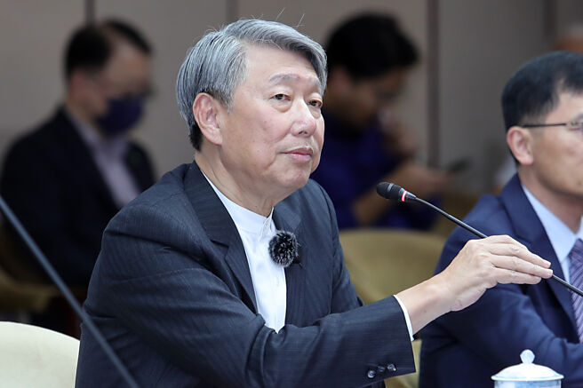 攸關企業投資抵減的產業創新條例10-1條，經濟部預告修法提出重點，包括延長五年、擴及至AI和節能減碳等。圖為經長郭智輝。圖／本報資料照片