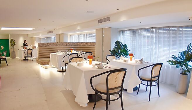 台北国联二楼〈北馥楼〉餐厅全面更新换装，採光非常良好，空间宽敞舒适。图／姚舜