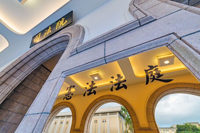 憲法法庭日前對判死設下多重關卡。圖為憲法法庭銜牌。（本報資料照片）