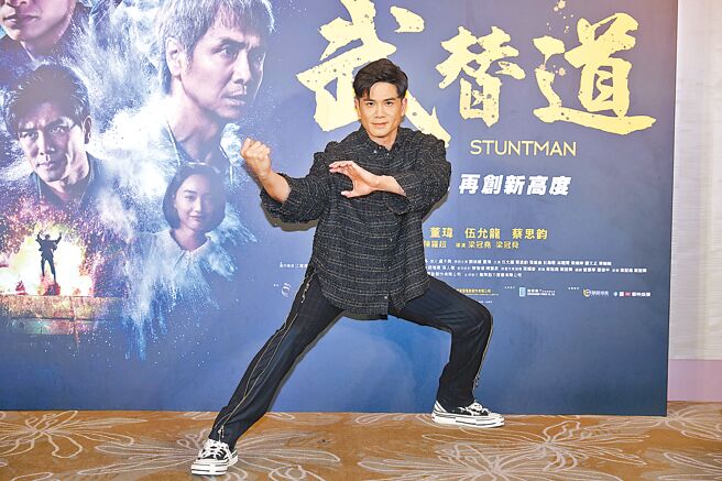 香港武打明星伍允龙不畏颱风，依旧来到台湾宣传电影《武替道》。（华映娱乐提供）