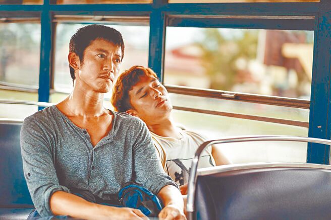 吳慷仁（左）和陳澤耀在《富都青年》中的兄弟情相當感人。（資料照片）