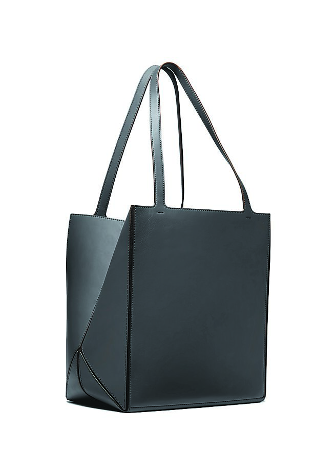 MICHAEL KORS JORDI灰色托特包，2万1100元。（MICHAEL KORS提供）