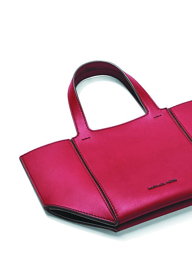 MICHAEL KORS JORDI深红色小提包，1万5000元。（MICHAEL KORS提供）