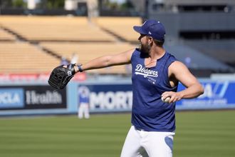 MLB》道奇左投柯萧掰了 脚伤未癒季后赛确定报销 