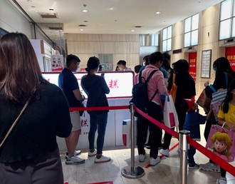 台北老牌蛋糕名店快閃台中 暴排40分鐘！天龍人傻眼