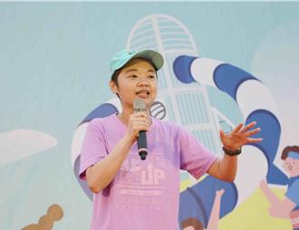 抗癌鄉長全程參與嘉義水上馬拉松 加碼乳癌篩檢車助跑者顧健康