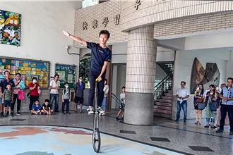 竹縣培訓逾百位特教生騎獨輪車 世界冠軍助陣培養專注力