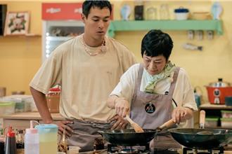 砸近億元打造《艾嘉食堂》！張艾嘉「邊走邊拍」體驗年輕人生活