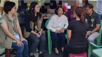 周春米慰問安泰醫院火警家屬 每戶致2萬元助申請理賠