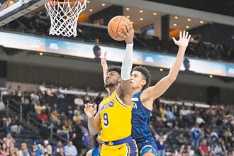 NBA》布朗尼热身赛仅拿2分 湖人遭狼咬