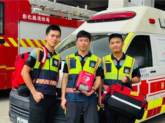 彰縣消防局埔心分隊王奕翔（左起）、鹿鳴分隊陳嘉驊、溪湖分隊吳茂榮組「誠心守護」隊參加「到院前心肌梗塞救護大作戰」，榮獲全國第3名。（彰縣消防局提供／葉靜美彰化傳真）