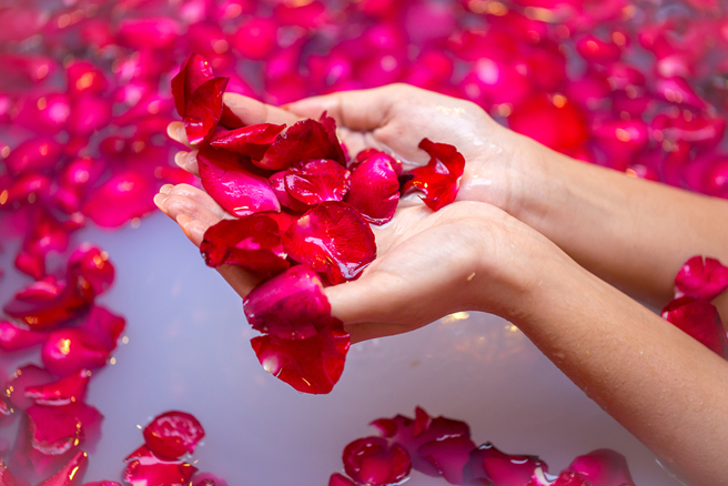 古人對於洗澡相當慎重，因此宮女、太監對於伺候皇帝沐浴一事都相當戒慎恐懼。（示意圖：Shutterstock／達志）