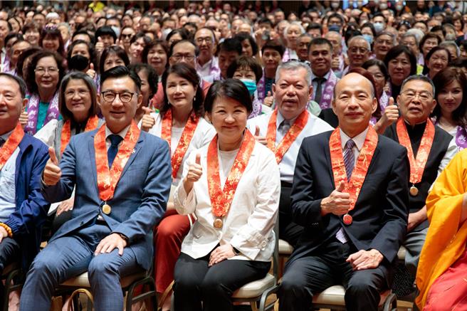 歷時12年打造的佛光山惠中寺6日落成啟用，立法院長韓國瑜、台中市長盧秀燕等人受邀剪綵。（林欣儀攝）