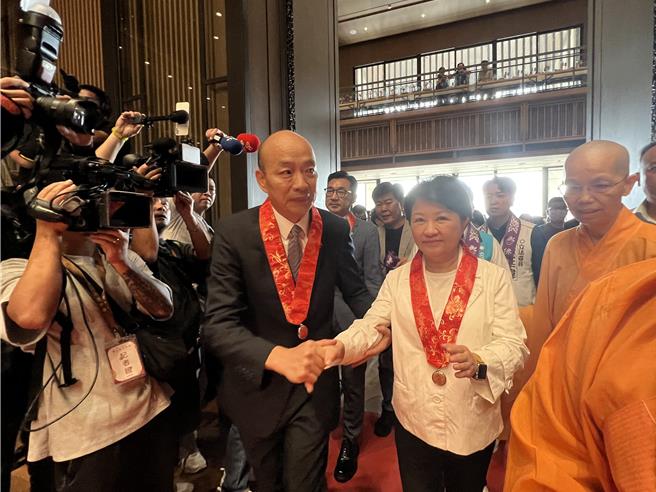 台中市長盧秀燕6日上午受訪表示國慶晚會「非常圓滿順利」，她也祝福國家生日快樂。（林欣儀攝）