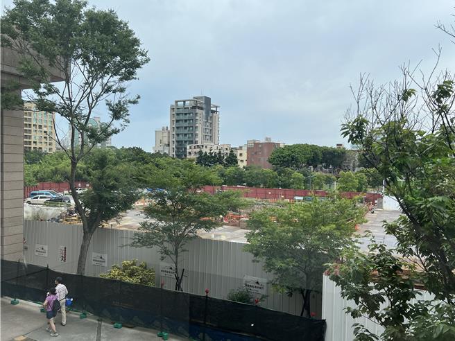 市府文化局表示，新竹市立图书馆总馆目前进度28.6012％，市府已要求营造厂持续推进进度，预计2026年底完工，并于2027年中后开馆。（王惠慧摄）