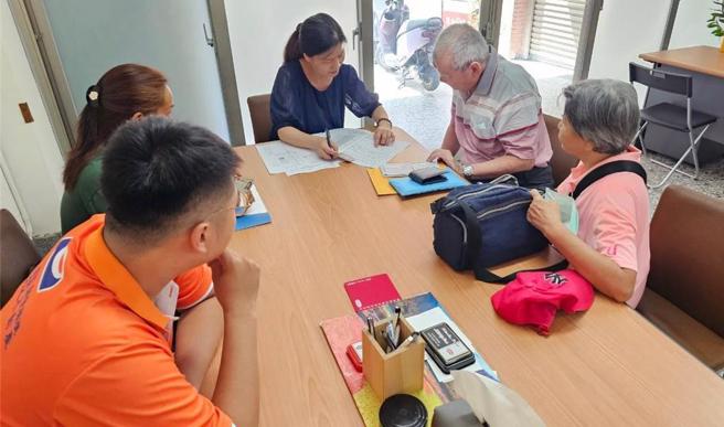 台中市府今年4月推出「長者換居社會住宅隨到隨辦專案」，讓行動不便的長者能換住到有電梯的社宅，生活更便利。（台中市府提供）