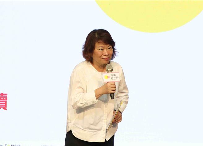 嘉義市長黃敏惠在「第4屆有事青年節」記者會上，向嘉義同鄉，江蕙喊話「二姐回來吧！」。（呂妍庭攝）