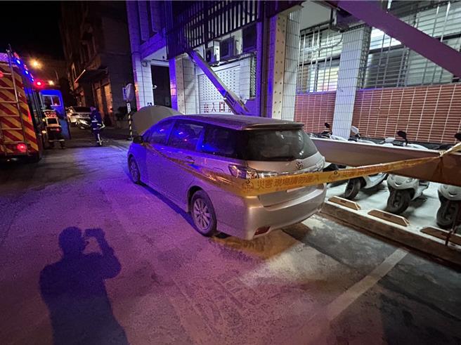 台中19岁朱姓男子因为友人出气，竟伙同未成年友人以自制汽油弹烧警车。（民眾提供／冯惠宜台中传真）