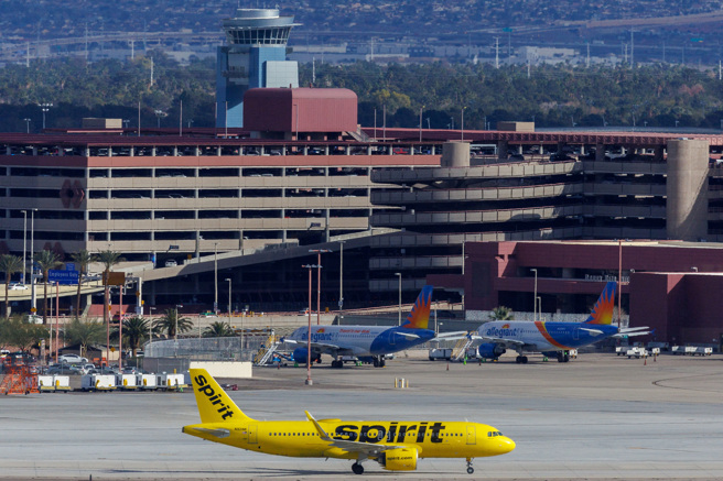 美国廉价航空公司精神航空传出考虑申请破产。（图／路透社）