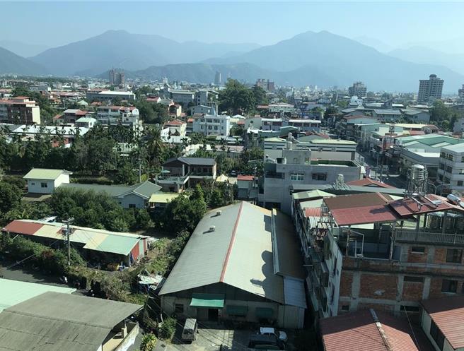 房屋稅差別稅率2.0方案新制，於今年7月1日上路；南投縣政府稅務局6日指出，目前約2.3萬戶自住房屋仍未設籍，呼籲納稅義務人快設籍。（本報資料照）