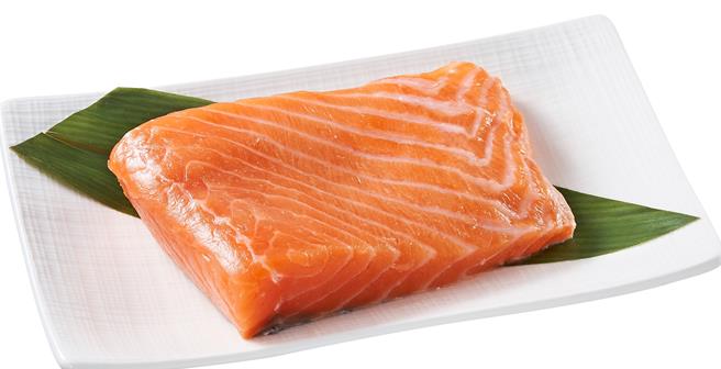 全联顶级挪威鲑鱼腹肉，10月10日前单盒优惠价249元。（全联提供）