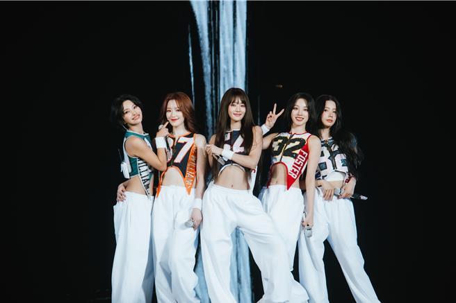 (G)I-DLE成员小娟（左起）、舒华、Minnie、雨琦、薇娟一连3天在小巨蛋开唱，6日最终场划下完美句点。（KKLIVE提供）