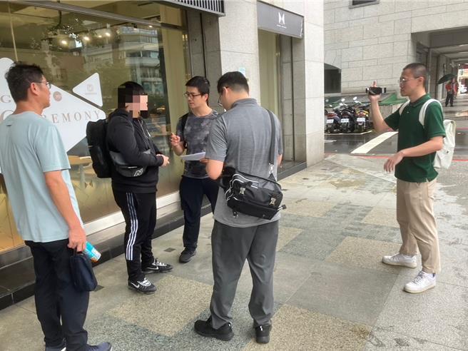 警方逮捕涉嫌盜用高鐵TGo會員點數的鄭姓嫌犯。（民眾提供）