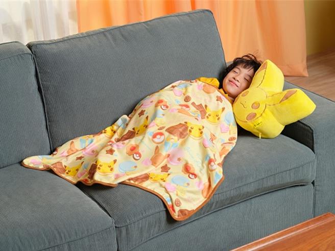 全联宝可梦抱枕毛毯组，6积分＋329元可换购。（全联提供）