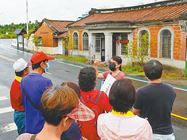 新埤小鎮文化旅遊深入了解左堆客庄人文歷史。（新埤數位機會中心提供／羅琦文屏東傳真）