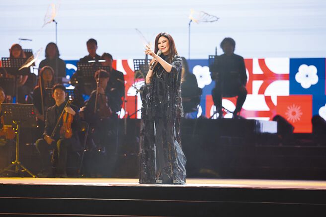 江蕙5日唱进台北大巨蛋为国庆晚会演出，优美嗓音、魅力依旧。（台北市观传局提供）