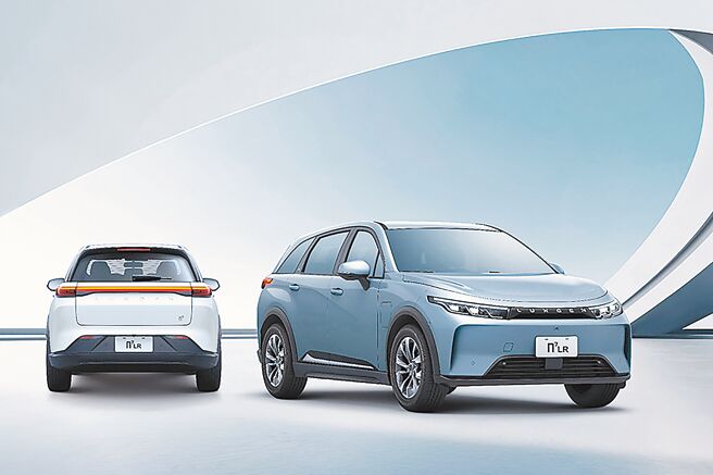 LUXGEN n7 LR長程版採用CCS2充電規格，全車系「粹鍊版」、「粹鍊+版」、「5人亮點版」及「7人亮點版」共4款，售價分別為119.9、124.9、144.9及149.9萬元。（納智捷提供）