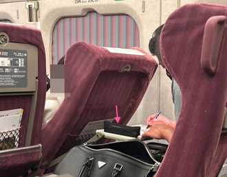 正妹搭高鐵巧遇辜仲諒 見他全程做1事 秒喊慚愧