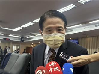 翁柏宗稱依法代理主委   交委會拒上台報告  主秘代打上陣