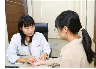 秋燥傷陰 燥咳好發！醫：選用蜂蜜、梨養肺