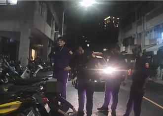 白牌司機「嚴禁車內飲食」竟遭4乘客出手痛毆 頭部受傷送醫