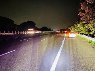 驚悚！開國道男女口角   他負氣下車「躺路面」多車輾過慘死